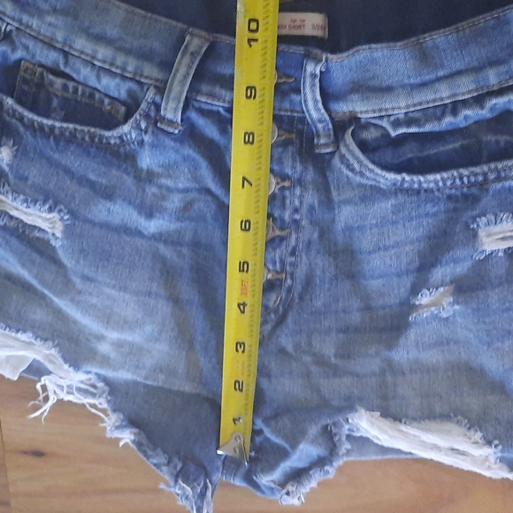 So high-rise relaxed Mom distressed cutoff jean shorts - Picture 5 of 8